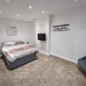 https://crystal-cottage-5-min-walk-from-holmfirth-town-centre.yorkshirehotels.net